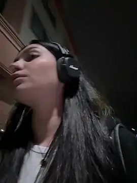 lunalovelee online show from September 24, 2025, 2:09 pm