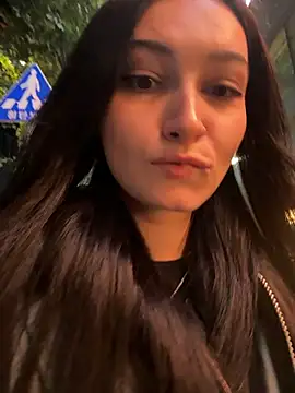 lunalovelee online show from November 6, 2025, 3:46 pm