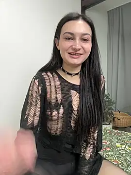 lunalovelee online show from March 10, 2026, 12:43 pm