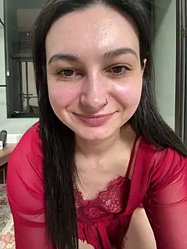 lunalovelee online show from April 15, 2026, 1:51 pm