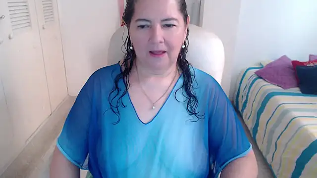 leonela 69 online show from May 22, 2026, 8:58 pm
