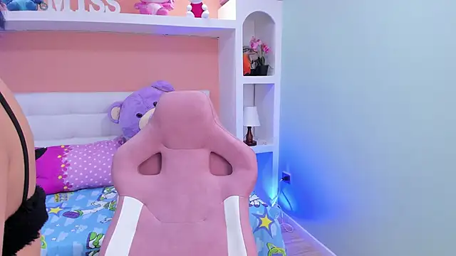 miss   megan online show from September 29, 2025, 2:49 am