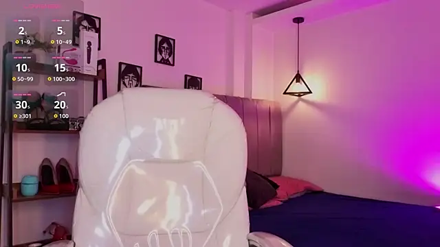 Miller Vanessa  online show from November 3, 2025, 8:32 pm