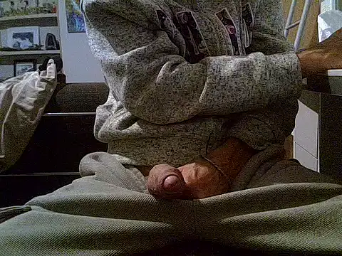 createur34 online show from October 2, 2025, 8:05 pm