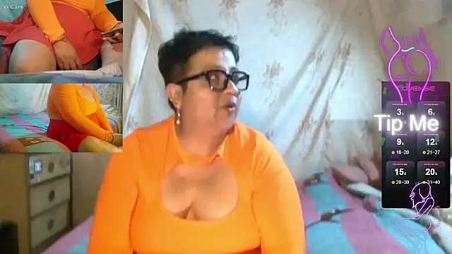 Snapshot of erinadarling79 chatting on October 4, 2025, 2:20 am erinadarling79 online show from October 4, 2025, 2:20 am