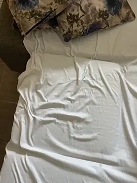 ZafiroKlein online show from March 17, 2026, 7:39 pm