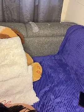 ZafiroKlein online show from April 7, 2026, 10:53 pm