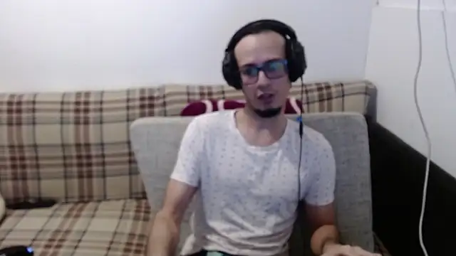 Snapshot of cholitohermoso chatting on July 4, 2026, 2:12 pm cholitohermoso online show from July 4, 2026, 2:12 pm