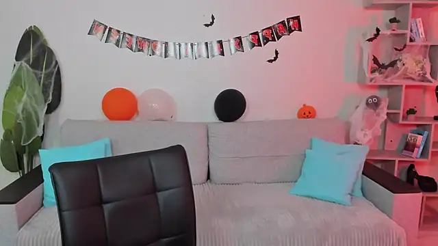 GabriellaMays online show from October 30, 2025, 5:09 am