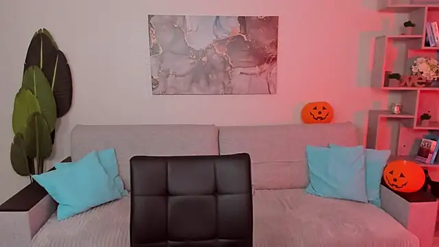 GabriellaMays online show from November 7, 2025, 5:07 am