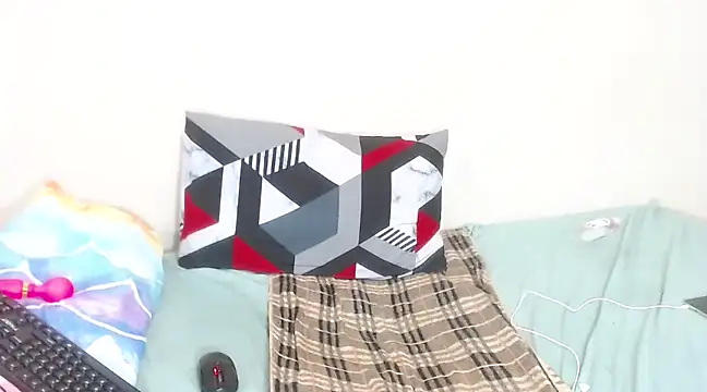 CurvyCutiexx94 online show from March 9, 2025, 7:37 pm