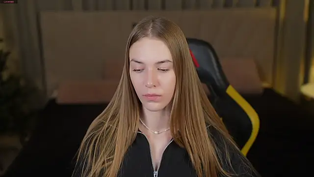 Layla Sweet  online show from January 14, 2026, 8:47 pm