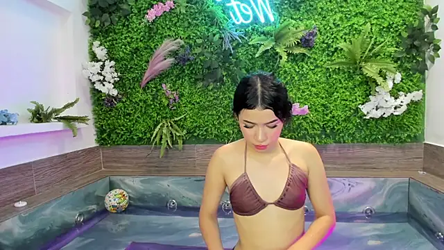 Arii moon online show from March 18, 2025, 8:37 pm