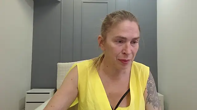 Snapshot of TessaDaybreak chatting on July 18, 2026, 7:45 am TessaDaybreak online show from July 18, 2026, 7:45 am