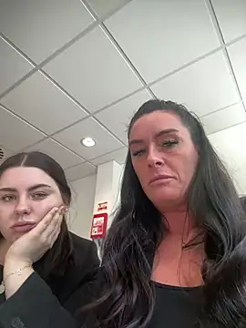 Layla Gilf Mae online show from March 20, 2025, 3:04 pm