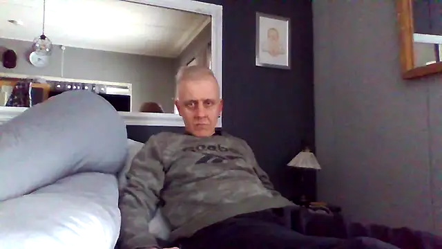 Snapshot of Teemu chatting on March 18, 2025, 3:42 pm Teemu online show from March 18, 2025, 3:42 pm