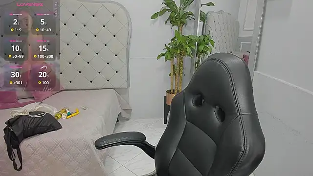 lucelly 15 online show from February 12, 2026, 11:27 am