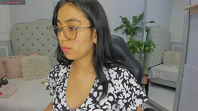 lucelly 15 online show from February 15, 2026, 11:30 am