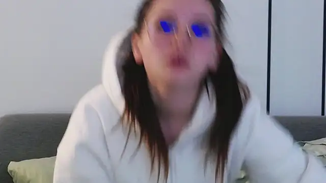 -Amora online show from October 23, 2025, 11:20 am