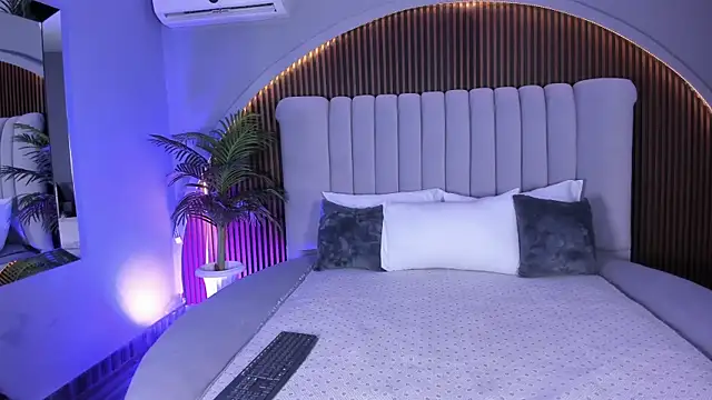 MelanieHillss online show from January 9, 2026, 4:37 am