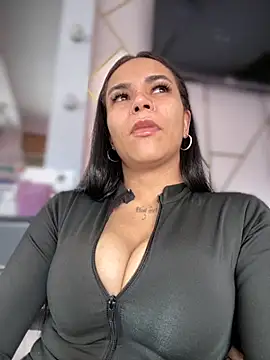 Naatalia online show from October 28, 2025, 5:37 pm