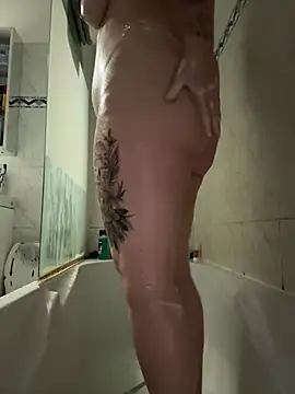 Snapshot of Lar0uch chatting on February 20, 2025, 7:12 am Lar0uch online show from February 20, 2025, 7:12 am