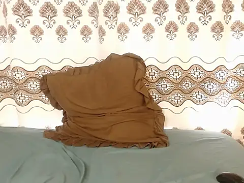 Karishma99  online show from April 16, 2026, 12:28 pm