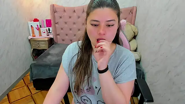 Lianngrace online show from November 4, 2025, 2:05 pm