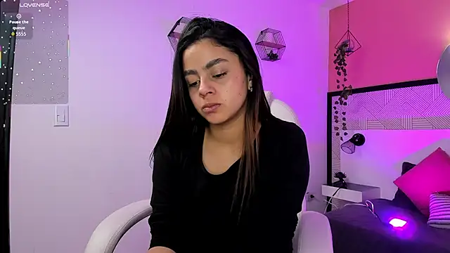 Bella walker  online show from March 9, 2026, 8:02 pm