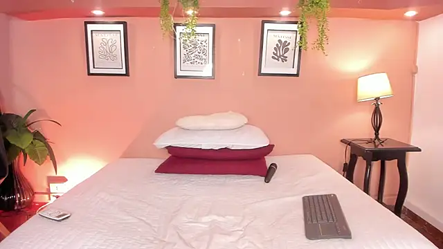 SofiaBennett  online show from March 18, 2026, 12:08 pm