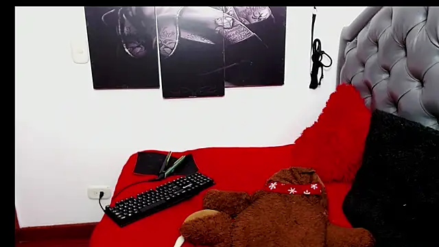 angellyhorny online show from May 11, 2026, 4:04 pm