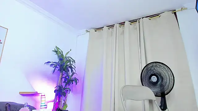 Snapshot of naomy_68 chatting on March 4, 2025, 11:00 pm naomy 68 online show from March 4, 2025, 11:00 pm