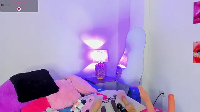 Snapshot of naomy_68 chatting on November 28, 2025, 7:00 am naomy 68 online show from November 28, 2025, 7:00 am