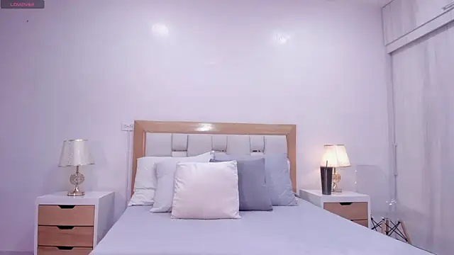 hillary uckerman  online show from April 18, 2026, 11:25 am