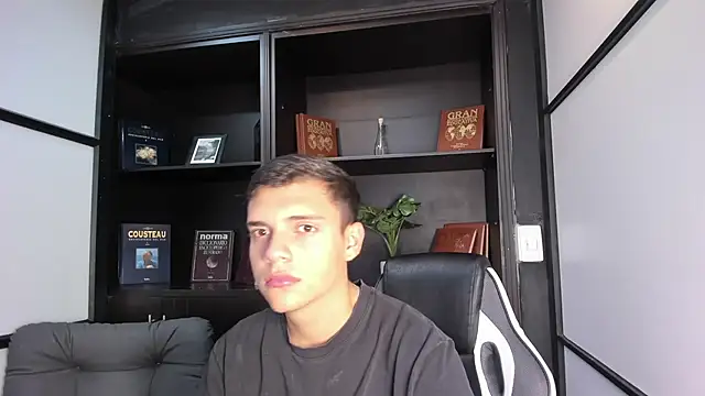Snapshot of JacobRoberts1 chatting on September 10, 2025, 2:50 pm JacobRoberts1 online show from September 10, 2025, 2:50 pm