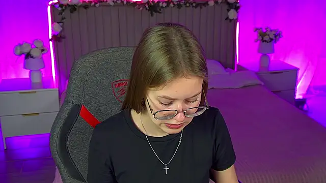 EveMundie online show from November 25, 2025, 12:38 pm