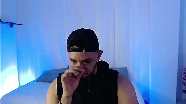 Snapshot of Double_R12 chatting on March 12, 2025, 9:13 pm Double R12 online show from March 12, 2025, 9:13 pm