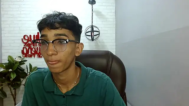 Snapshot of Martin_Linares chatting on February 17, 2025, 2:37 pm Martin Linares online show from February 17, 2025, 2:37 pm