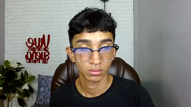 Snapshot of Martin_Linares chatting on February 20, 2025, 4:46 pm Martin Linares online show from February 20, 2025, 4:46 pm