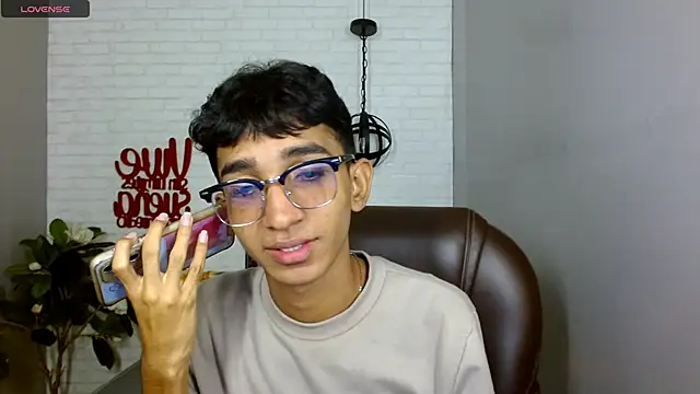 Snapshot of Martin_Linares chatting on February 25, 2025, 1:39 pm Martin Linares online show from February 25, 2025, 1:39 pm