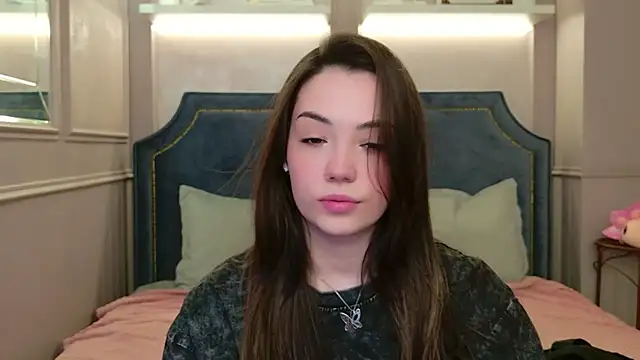 Alice Deleon online show from April 15, 2026, 11:06 am