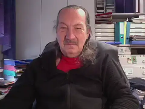 Snapshot of HMStraps01 chatting on December 10, 2024, 11:00 am HMStraps01 online show from December 10, 2024, 11:00 am