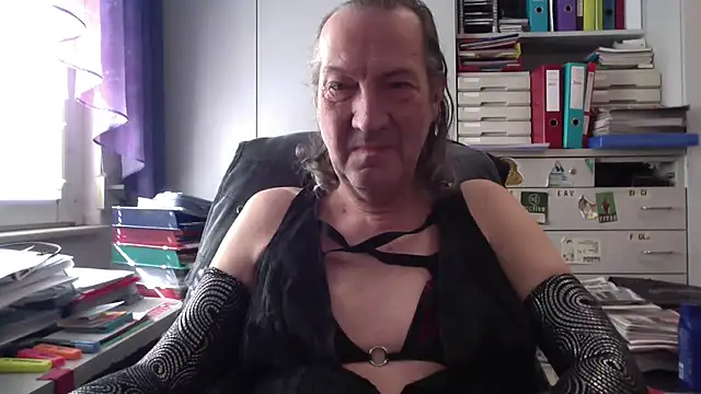 Snapshot of HMStraps01 chatting on March 7, 2025, 10:24 am HMStraps01 online show from March 7, 2025, 10:24 am