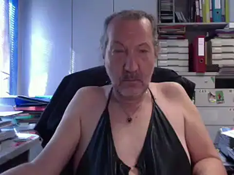 Snapshot of HMStraps01 chatting on September 9, 2025, 7:41 am HMStraps01 online show from September 9, 2025, 7:41 am