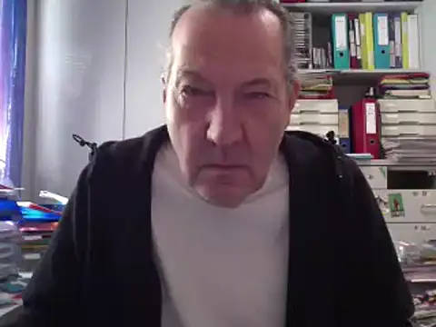 Snapshot of HMStraps01 chatting on November 19, 2025, 8:14 am HMStraps01 online show from November 19, 2025, 8:14 am