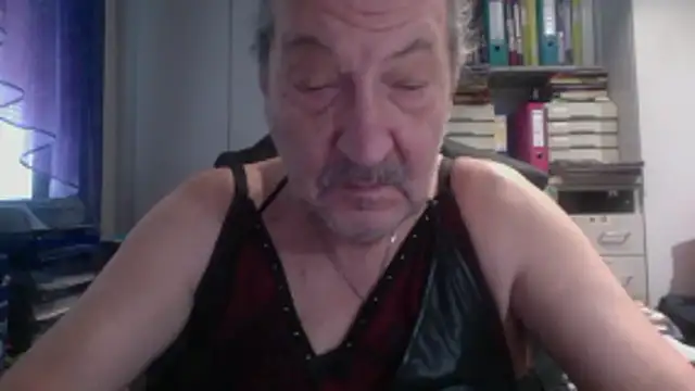 Snapshot of HMStraps01 chatting on January 17, 2026, 10:53 am HMStraps01 online show from January 17, 2026, 10:53 am