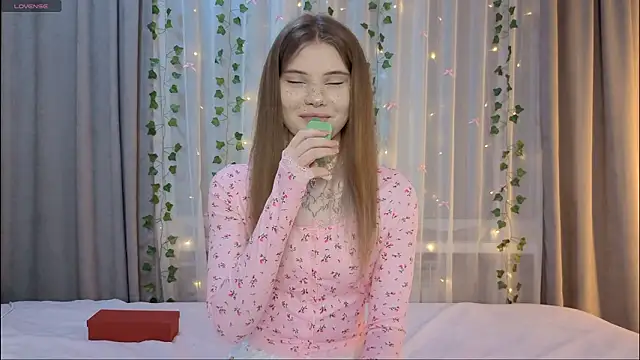 CarolinePepper online show from February 26, 2026, 2:16 pm