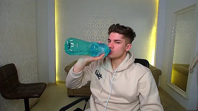 MaxKaiden online show from February 9, 2026, 5:33 am