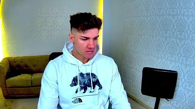 MaxKaiden online show from March 1, 2026, 5:31 am