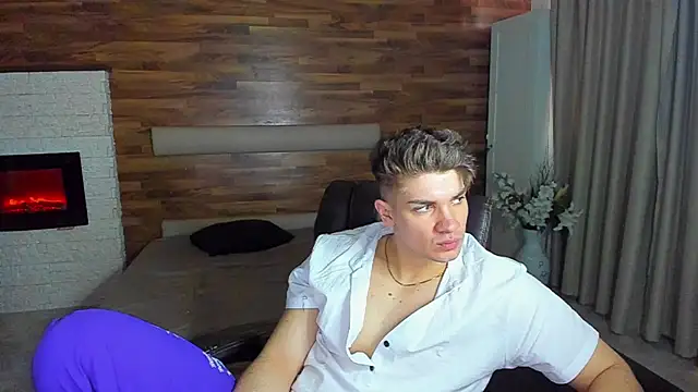 MaxKaiden online show from March 11, 2026, 5:35 am